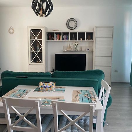 Emi Apartment Mamaia Navodari Ngoại thất bức ảnh